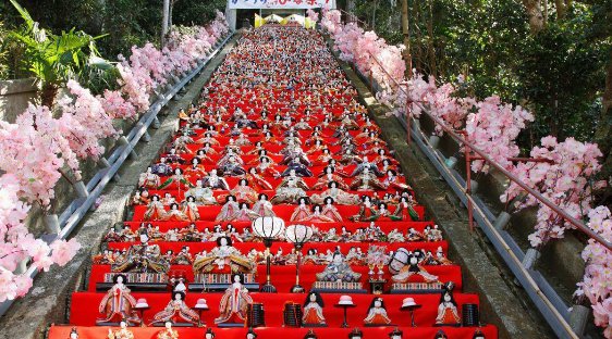 【上野発 婚活バスツアー】迫力満点!「かつうらビッグひな祭り」とムーミン谷のような菜の花畑を走る!いすみ鉄道の旅&濃溝の滝★連絡先交換OK♪
