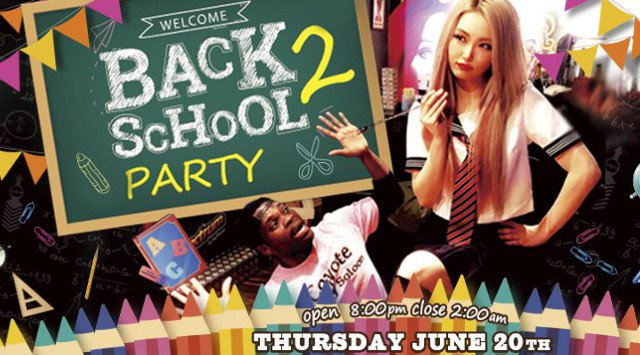今夜は『BACK 2 School』ということで、コヨーテガールが制服姿でみなさんをお出迎え★六本木コヨーテ・アグリーで今夜も一杯!圧倒的な非日常感を楽しもう!- COYOTE UGLY SALOON