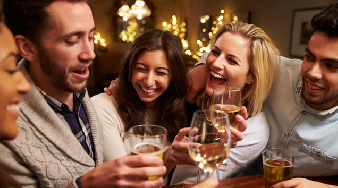 【青山】 表参道 駅近螺旋階段が素敵な上質空間で国際交流パーティー 東京・青山 国際交流イベント ・ 国際交流パーティー 2016 フリーフード&ドリンクキャッシュオンデ  リバリー制!