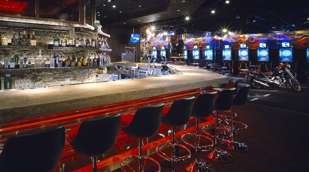 【新宿】新宿駅近♪綺麗でスタイリッシュ店内★お腹いっぱいランチ会!!ダーツも楽しめる会場!お食事後にカードゲームやダーツなどいかがでしょうか★│Bee 新宿 イベント・パーティー