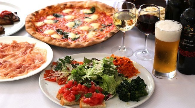 食べログ評価3,55 秋葉原駅3分 本格イタリアンランチ会★開放感溢れるテラス席あり♪本格窯焼きピッツァはまさに本場イタリアの味 「外はカリカリ、中はモチモチ」の食感で、絶品です★