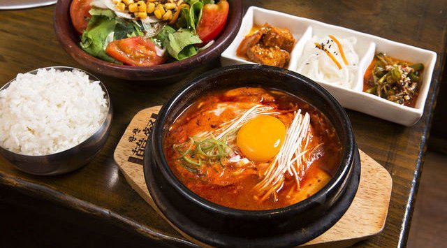 【池袋】優秀韓食レストランで韓国料理オフ会!パンチャン3品・本日のキムチ・新鮮サラダ・手作りフレッシュジュース・コシヒカリ等、すべてお代わり自由の、カジュアルランチ会♫│イベント・オフ会 ハヌリ 池袋
