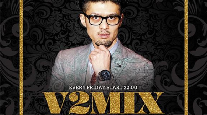 【V2TOKYO : 12/18 金曜日】東京の夜景360°一望!シャンデリヤ輝く全面ガラス張りの超豪華空間!今日本で一番女の子に人気の超豪華ラウンジ!(旧:VANITY バニティ 六本木)