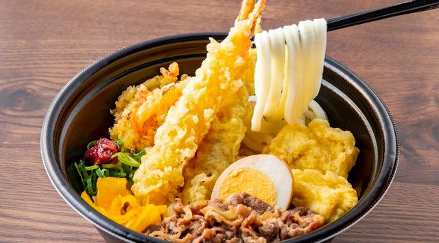 北九州のソウルフード「資さんうどん」に、お持ち帰り限定「とくとく弁当」が6月14日(月)~登場!バラエティ豊かな"おかず"と相性抜群の良く冷えた"うどん"が嬉しいこの夏の"自信作"をお楽しみください!