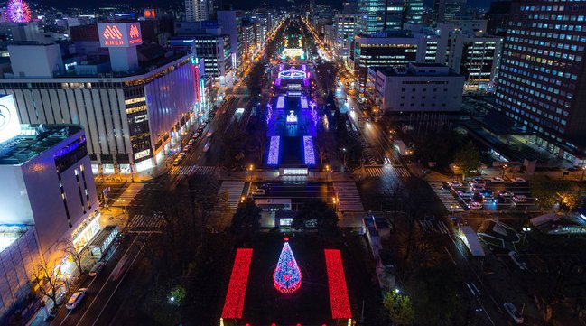 クリスマスデザイナー 長谷川喜美 による冬のインスタレーション本格的クリスマスシーズンを前に、全国各地で続々スタート きらめく光で魅せるツリーやイルミネーション、あなたはどれを見たいですか?