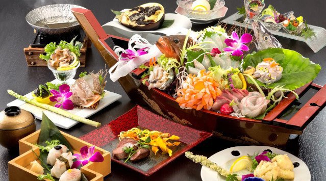 夏の横綱「瀬戸内海産 天然石茂魚(あこう)」が会席コースに登場 讃岐の旬をあれもこれも使用した夏の特選会席コースが始まりました 自然にときめくリゾート 休暇村