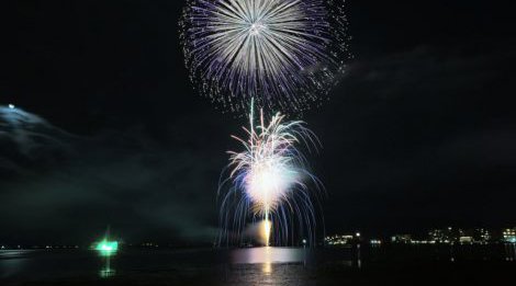 片山津温泉納涼花火大会2022 片山津温泉 柴山潟湖上 見所・穴場・開催日時 / 石川県加賀市 花火大会 夏祭り