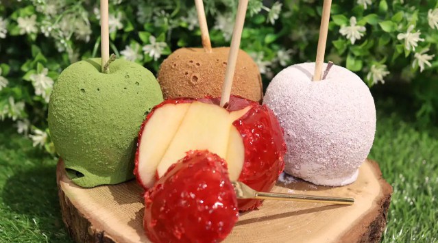 【山梨県に常設店が初上陸!】TikTokでバズりまくりのりんご飴専門店「代官山Candy apple」が、2022年8月1日(月)に富士急ハイランド店オープン!!株式会社MARU