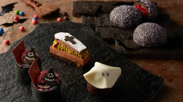 【グランドニッコー東京 台場】「ハロウィンスイーツ&パン」提供期間:2022年9月1日(木)~10月31日(月)深紅や黒の色味がハロウィンらしさを演出 ニッコー・ホテルズ・インターナショナル