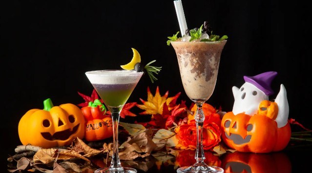 カクテルで楽しむ『大人のハロウィン』/ザ ロイヤルパークホテル 福岡 お化けの山と夜明け前の空を飛ぶ魔女をイメージしたカクテルが登場 株式会社ロイヤルパークホテルズアンドリゾーツ
