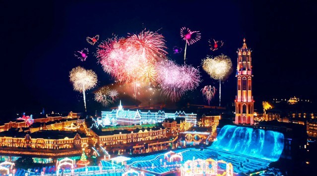 ハウステンボス 聖なる夜を盛り上げるハートの花火は必見! 4日間限定のクリスマス花火(100文字以内)