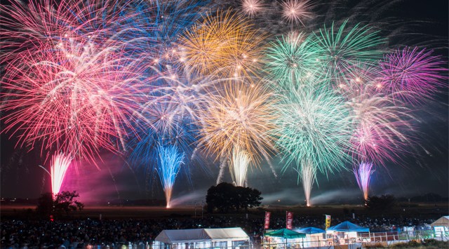 足利花火大会2025 関東栃木夏祭り 栃木県足利市岩井町 渡良瀬川 田中橋下流河川敷 - 伝統行事・日程・見どころ・混雑状況・開催場所 - 夏祭り 花火大会