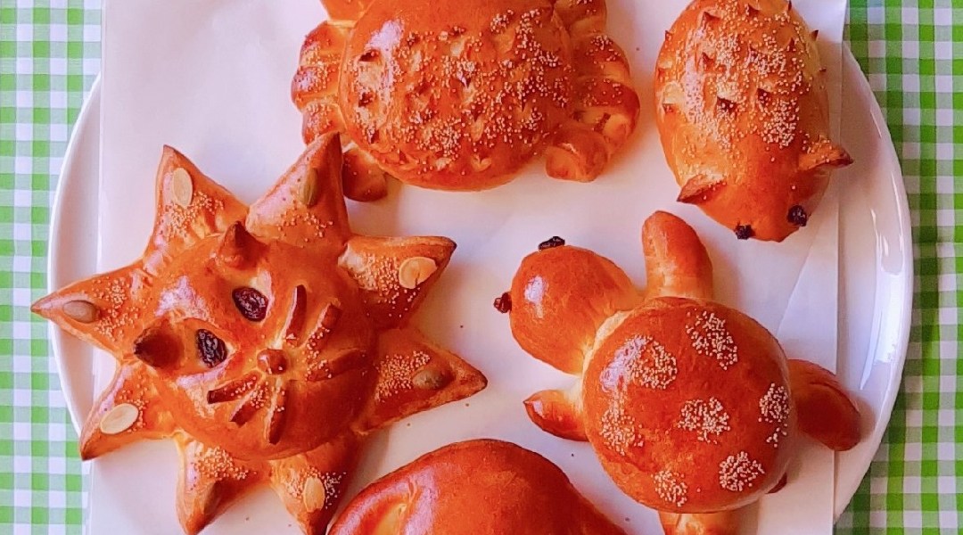 日清製粉グループ フラワー手づくり教室® 動物パン /バターロールの生地を小麦粉から作り、中にあんこを詰めて動物の形に仕上げます。パン生地の手ごね方法や、形づくりを学べます。