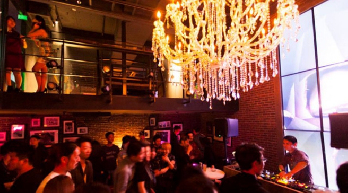 【seven HOUSE : 6/24 金曜日】毎夜、豪華絢爛なセレブパーティーが開かれる★まるで映画の世界のような豪邸“seven house”★週末も大盛り上がり!クーポン利用でお得に参加★