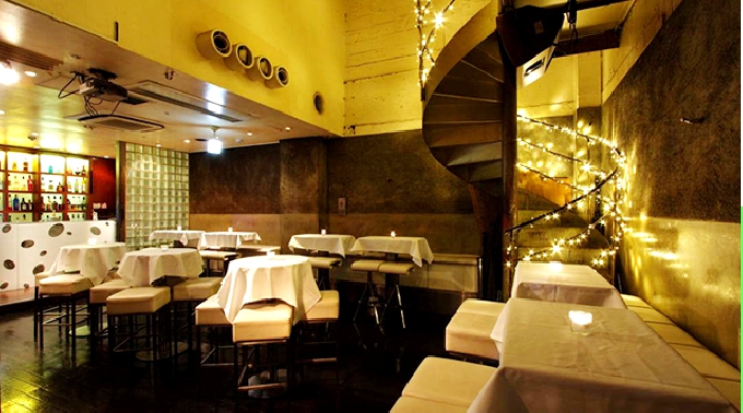 【青山】 表参道 駅近螺旋階段が素敵な上質空間で国際交流パーティー 東京・青山 国際交流イベント ・ 国際交流パーティー 2016 フリーフード&ドリンクキャッシュオンデ  リバリー制!