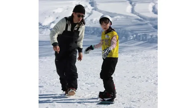 ムラサキスポーツ、2026年2月15日(日)「雪育新潟フェス@苗場」にて「初心者キッズ限定!親子スノーボード無料体験会」を開催 株式会社ムラサキスポーツ