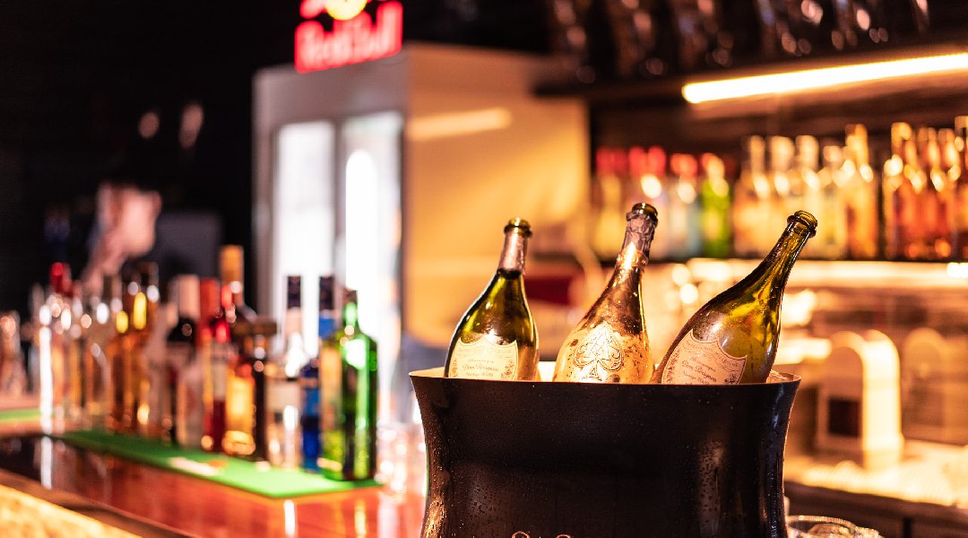 【イベント開催中止】【グランドOPEN】ラグジュアリースタンドミラス渋谷!最先端のスタンディングバー渋谷に誕生!100種類以上のドリンクが無制限飲み放題!仕事帰りや女子会にも★最大11時間飲み放題!フードも多数300円~