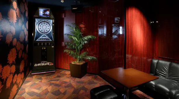 【池袋】巨大ジェンガやボードゲームとダーツオフ会 !初心者からベテランまで大歓迎です★みんなで楽しめるゲームグッツも多数ご用意♪ハイタッチしながらワイワイダーツ│イベント・パーティーBee池袋ウエスト