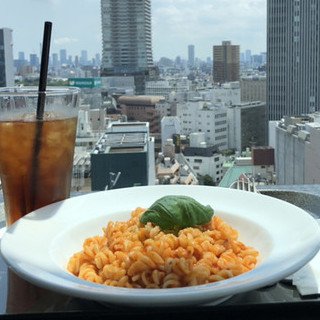 池袋の街を一望しながらオフ会 : 写真