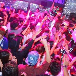 大阪 心斎橋 アンモナ 木曜日 : 写真
