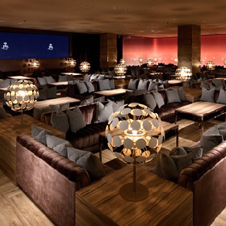 【JIS 難波】世界最上級の相席BAR : 写真