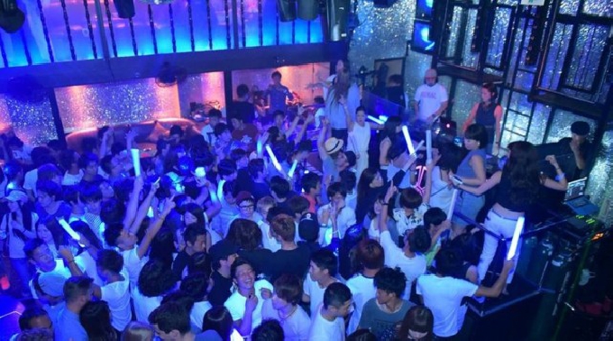 9/10 クラブ アンモナ MOVE NIGHT_ 青一色 週末 土曜日