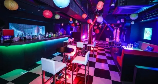 WARP SHINJUKU - クラブ ワープ 新宿 : 「FORCE FLOOR」毎週異なるコンセプトで開催される!