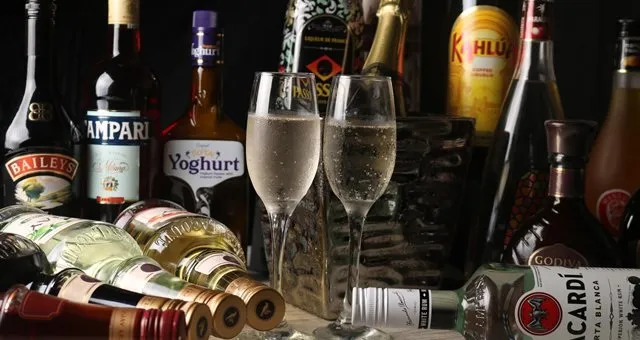 XIX the lounge - ジックス ザ ラウンジ : XIXでは300種類以上のドリンクが飲み放題