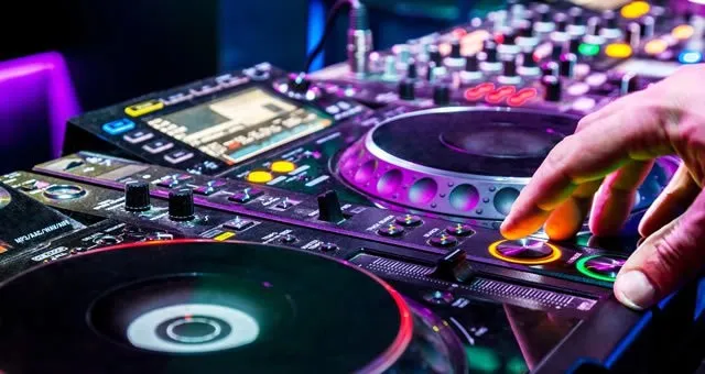渋谷 カラオケ パレス - PALACE LUXURY KARAOKE & BAR : DJブース完備!人気DJも来店!