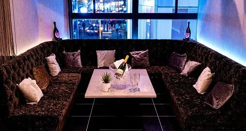 恵比寿 相席ラウンジ LUXURY LOUNGE MILAS 恵比寿店 - ラグジュアリーラウンジミラスエビス : カラオケ付き個室