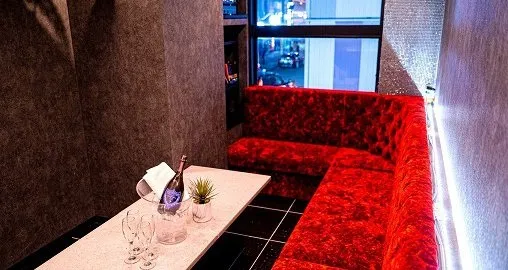 恵比寿 相席ラウンジ LUXURY LOUNGE MILAS 恵比寿店 - ラグジュアリーラウンジミラスエビス : 非日常感溢れるラグジュアリーな空間