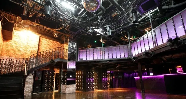 Club Ammona - クラブアンモナ - 大阪 : 流行りの選曲からALLMIXまで楽しめるDJのプレイに激盛り必至!