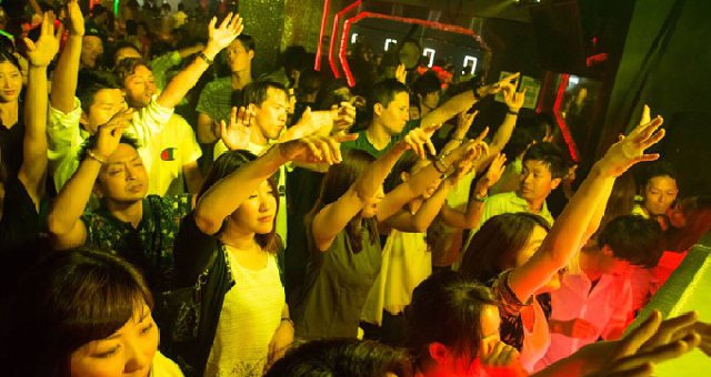 DJ Ando - アンドウ (Hard Dance Rockers) :