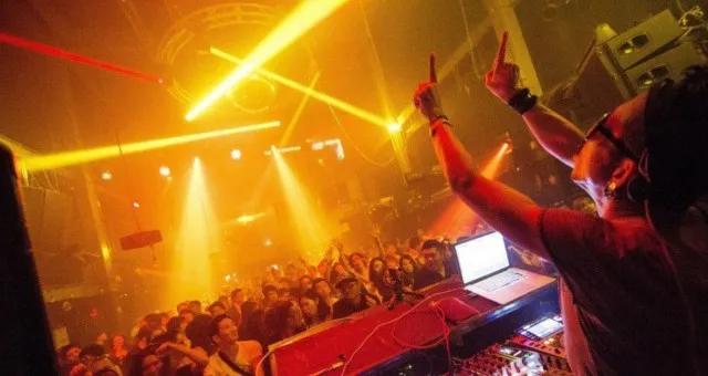 DJ TAI IKEZAWA - タイイケザワ : 全国各地を飛び回り、圧倒的なDJテクニックで常に会場をロックし続ける人気DJ!!