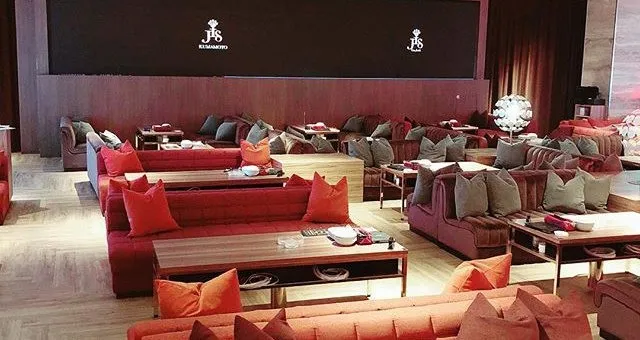 JIS 難波・大阪 - NAMBA 相席BAR : 全席iPhone、Android用充電器完備、店内無料Wi-Fi有