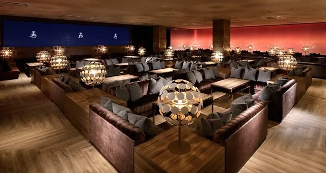 JIS 難波・大阪 - NAMBA 相席BAR : JIS難波はソファー席完備!ラグジュアリーな空間で快適な相席をお楽しみください!
