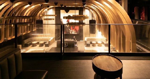 1 OAK TOKYO - ワンオーク東京 : 2FフロアもVIPも完備!唯一無二の空間を楽しもう!