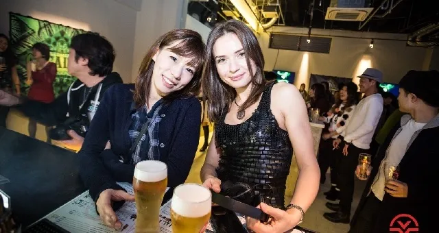 ボイジャースタンド 道頓堀 - VOYAGER STAND DOHTONBORI : 女子会スポットでも大人気!