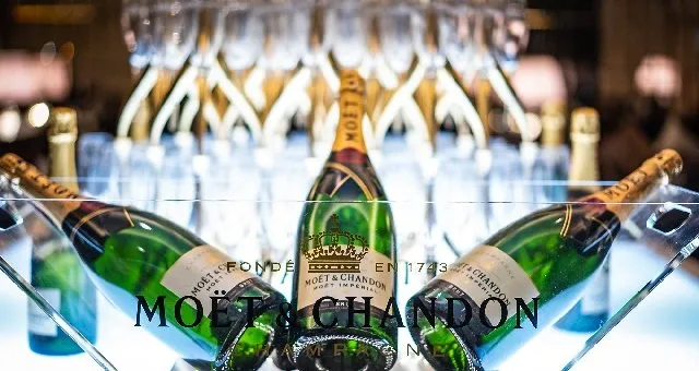 渋谷 相席ラウンジ LUXURY LOUNGE MILAS 渋谷 - ラグジュアリーラウンジミラスシブヤ : 記念日にピッタリ!そびえ立つシャンパンタワー!渋谷最大最高品質の出会い空間!