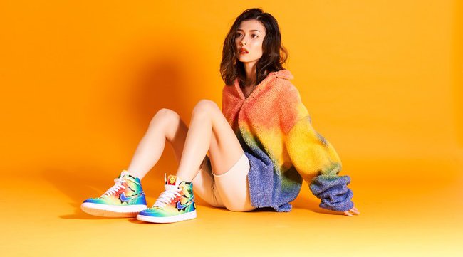 12/8(火)よりコロンビア出身のラテン系アーティスト“J BALVIN”とNIKE AIR JORDANのスペシャルコラボレーションAIR JORDAN 1がatmos pinkにて発売。