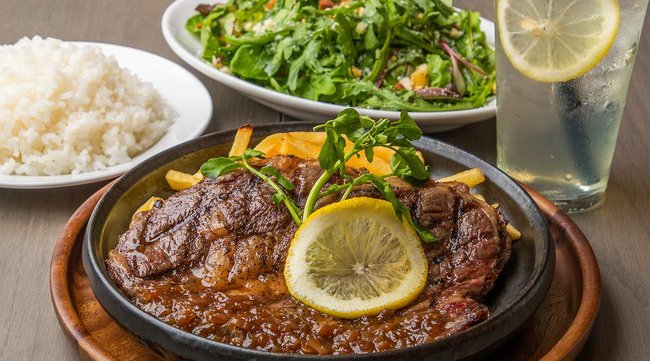 ソロランチにもお勧め!六本木「THE PUBLIC SIX」でランチがスタート!極上リブアイロールステーキセットを1,500円で販売