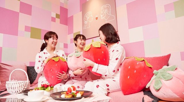 朝から晩まで“いちごを愉しむ”! 完全プライベートで安心・安全な『ホテルでいちご狩り』体験型宿泊プラン販売。こんな時期だからこそ、お部屋で愉しむ“ストロベリーケーション”で夢のようなひとときを。