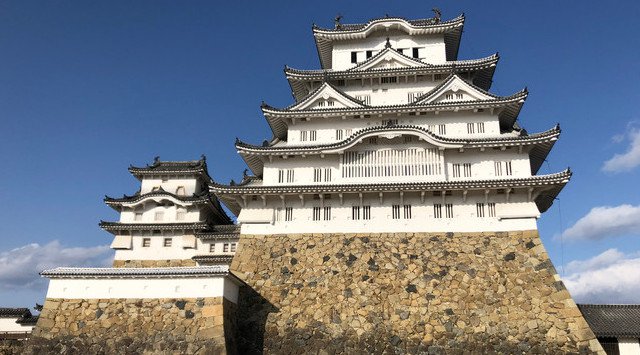 姫路城を花のオブジェで装飾します!フラワーライフ振興協議会 花のオブジェを利用した、姫路城の装飾 午前9時~午後4時 令和3年2月20日(土)~21日(日)