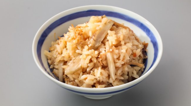北九州市小倉発祥【ゴロゴロ牛肉・たっぷり生姜・黒いつゆ小倉に根付くソウルフード】肉肉うどんが食べられる「小倉肉うどんパンチ」が埼玉県朝霞市に3月8日OPEN 福岡県北九州市内で人気の、ホロホロの鶏肉