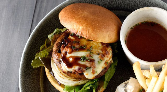 秋の味覚を味わうパフェ&ハンバーガー!H.Q.CAFE 新宿店が9月1日(水)から秋のおすすめメニューを販売 株式会社 ヘッドクォーターズカフェ 小田急レストランシステム