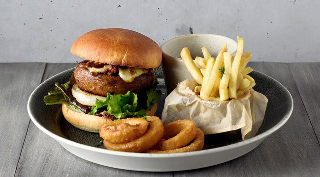 秋の味覚を味わうパフェ&ハンバーガー!H.Q.CAFE 新宿店が9月1日(水)から秋のおすすめメニューを販売 株式会社 ヘッドクォーターズカフェ 小田急レストランシステム