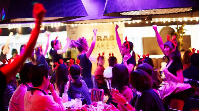 【お家で手づかみ!新メニュー】手づかみシーフードレストランDANCING CRABの「手づかみパーティーバスケット」第3弾