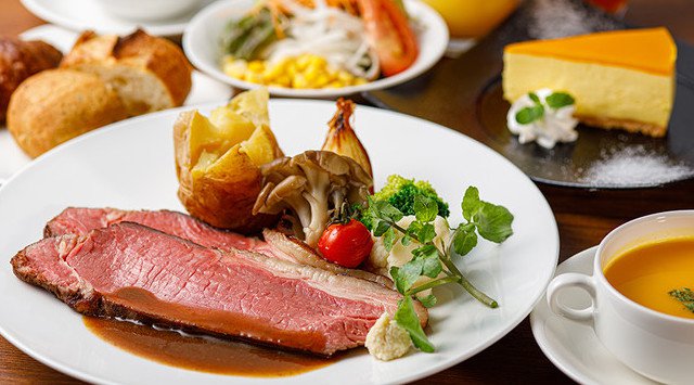食欲の秋を満喫!「ローストビーフ食べ放題ランチプラン」を販売 神戸三宮東急REIホテル レストラン「トリコ」(1F)