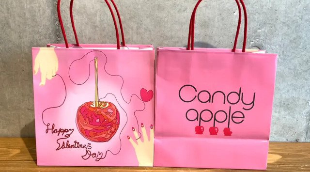 【りんごなのにいちご味?】常に行列の本格りんご飴専門店「代官⼭Candy apple」が2月9日(水)からジェイアール名古屋タカシマヤにて1週間限定オープン!新作ストロベリーチョコを含むセットを販売。