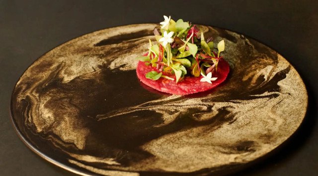 男のホンネはチョコより肉!?個室で焼肉デートが楽しめる「銀座 焼肉R」バレンタインフェア開催 ピンクをテーマにした華やかな焼肉コースメニューをご提供。すべてロゼワインのペアリングコースもご用意。